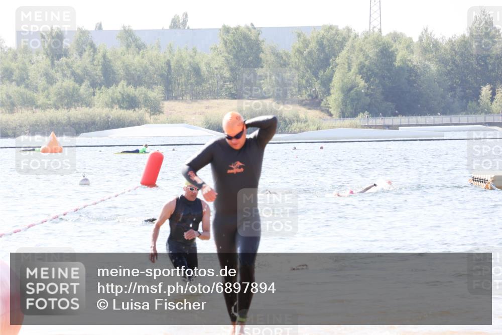 01.09.2024 - 17. Tribühne Triathlon Luisa Fischer http://msf.ph/oto/6897894 01.09.2024 11:43:02 Schwimmen 658, 686 meine-sportfotos.de
