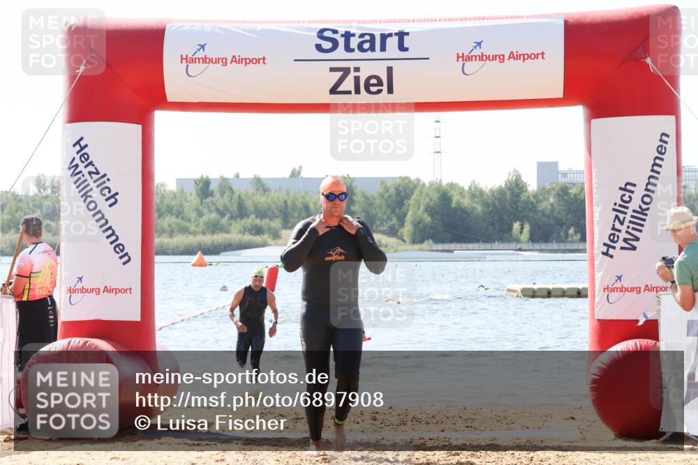 01.09.2024 - 17. Tribühne Triathlon Luisa Fischer http://msf.ph/oto/6897908 01.09.2024 11:43:05 Schwimmen 658, 686 meine-sportfotos.de