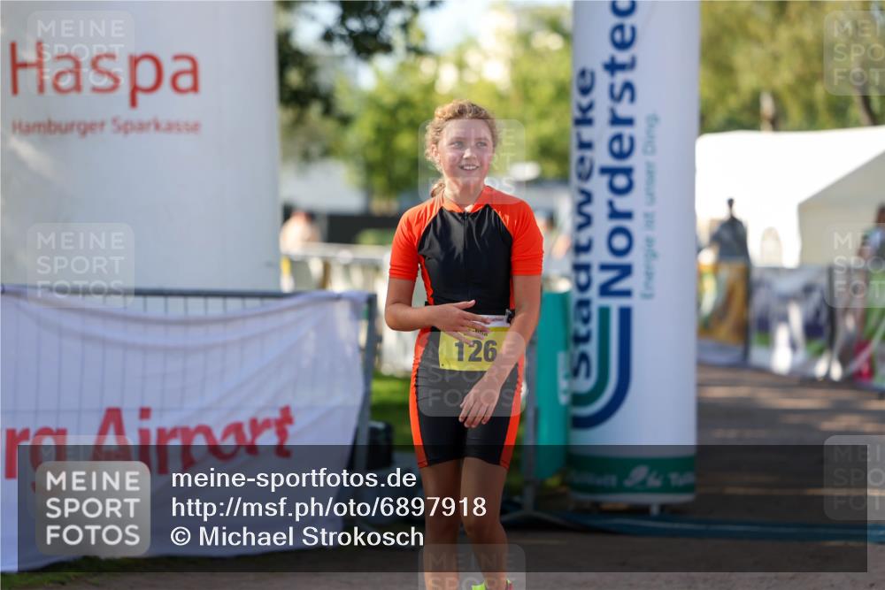 01.09.2024 - 17. Tribühne Triathlon Michael Strokosch http://msf.ph/oto/6897918 01.09.2024 09:55:07 Ziel 126 meine-sportfotos.de