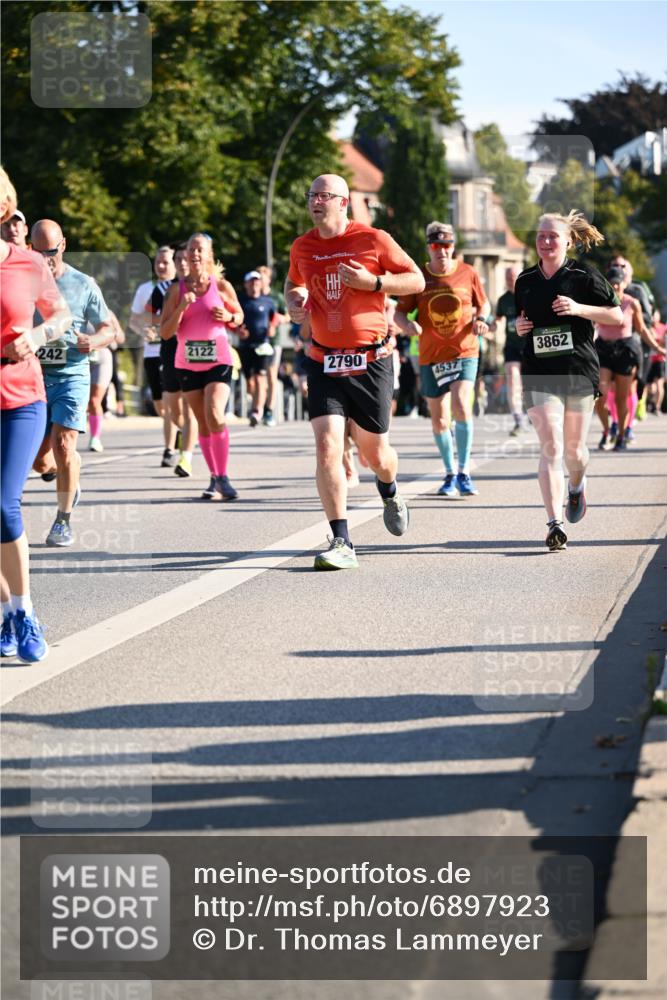 01.09.2024 - BARMER Alsterlauf Dr. Thomas Lammeyer http://msf.ph/oto/6897923 01.09.2024 09:36:05 Laufen 242, 2122, 2790, 4537, 3862 meine-sportfotos.de