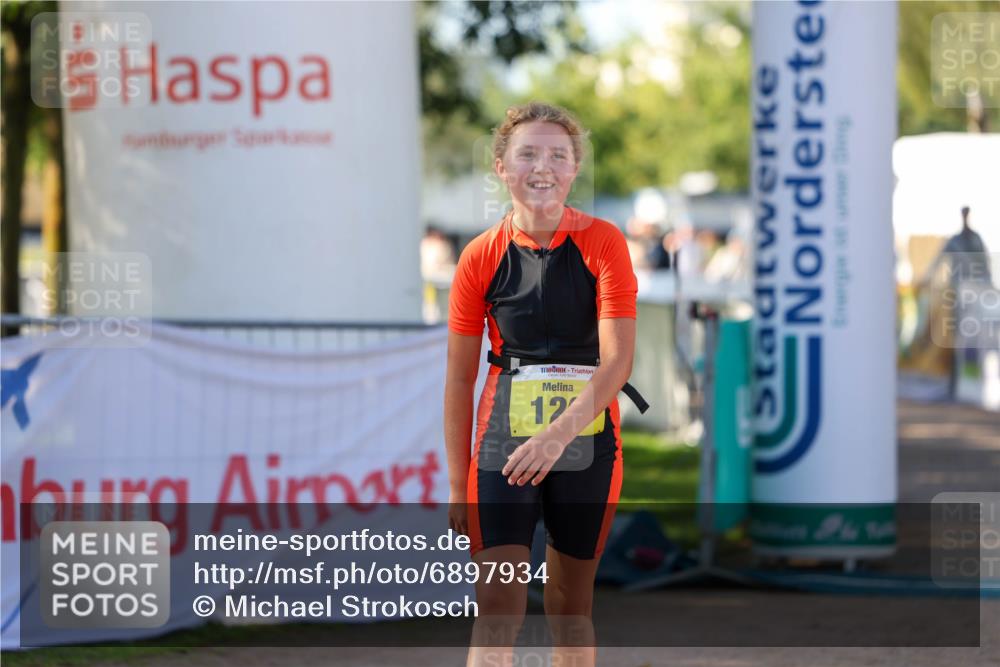 01.09.2024 - 17. Tribühne Triathlon Michael Strokosch http://msf.ph/oto/6897934 01.09.2024 09:55:07 Ziel 126 meine-sportfotos.de