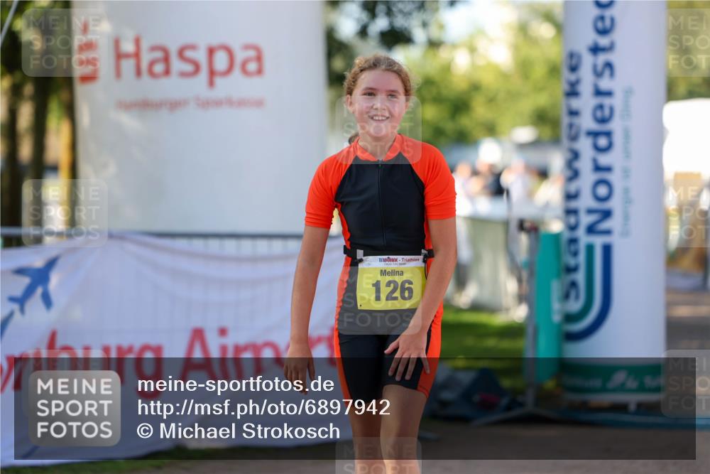 01.09.2024 - 17. Tribühne Triathlon Michael Strokosch http://msf.ph/oto/6897942 01.09.2024 09:55:08 Ziel 126 meine-sportfotos.de