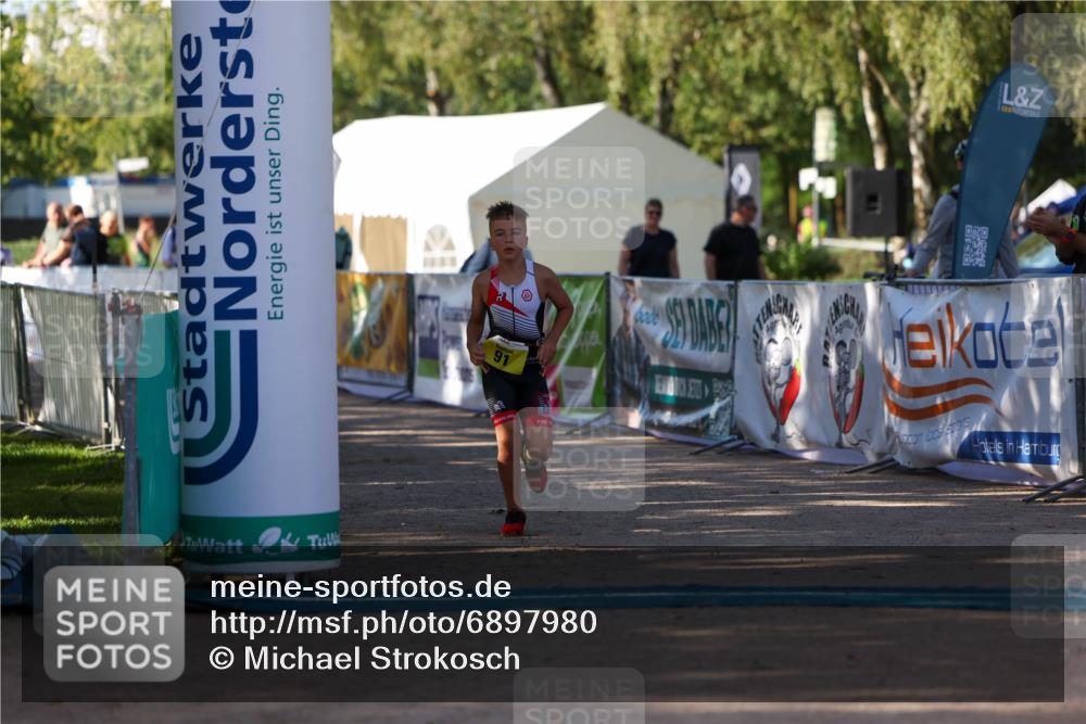 01.09.2024 - 17. Tribühne Triathlon Michael Strokosch http://msf.ph/oto/6897980 01.09.2024 09:55:19 Ziel 91 meine-sportfotos.de