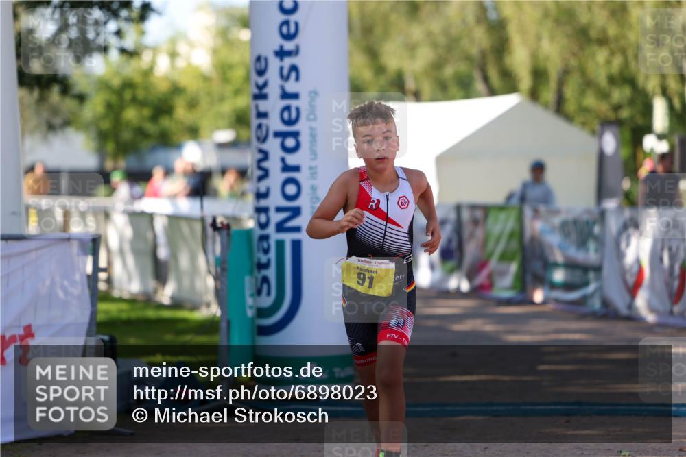 01.09.2024 - 17. Tribühne Triathlon Michael Strokosch http://msf.ph/oto/6898023 01.09.2024 09:55:22 Ziel 91 meine-sportfotos.de