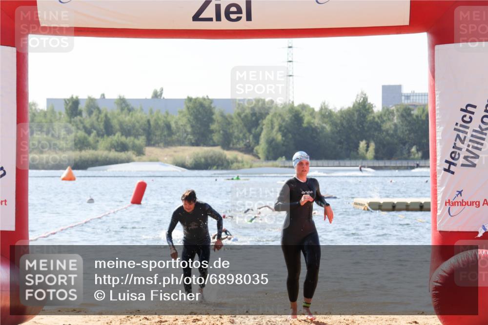 01.09.2024 - 17. Tribühne Triathlon Luisa Fischer http://msf.ph/oto/6898035 01.09.2024 11:43:36 Schwimmen 584, 693 meine-sportfotos.de