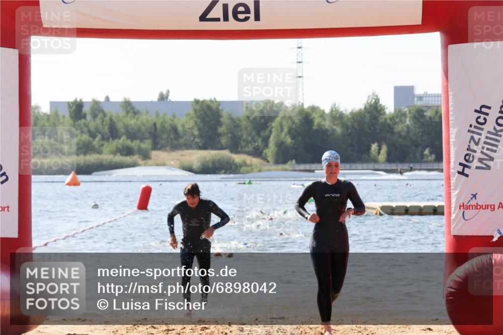 01.09.2024 - 17. Tribühne Triathlon Luisa Fischer http://msf.ph/oto/6898042 01.09.2024 11:43:37 Schwimmen 584, 693 meine-sportfotos.de