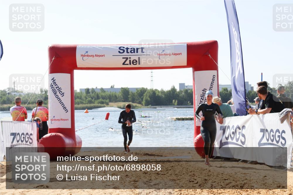 01.09.2024 - 17. Tribühne Triathlon Luisa Fischer http://msf.ph/oto/6898058 01.09.2024 11:43:39 Schwimmen 584, 693 meine-sportfotos.de