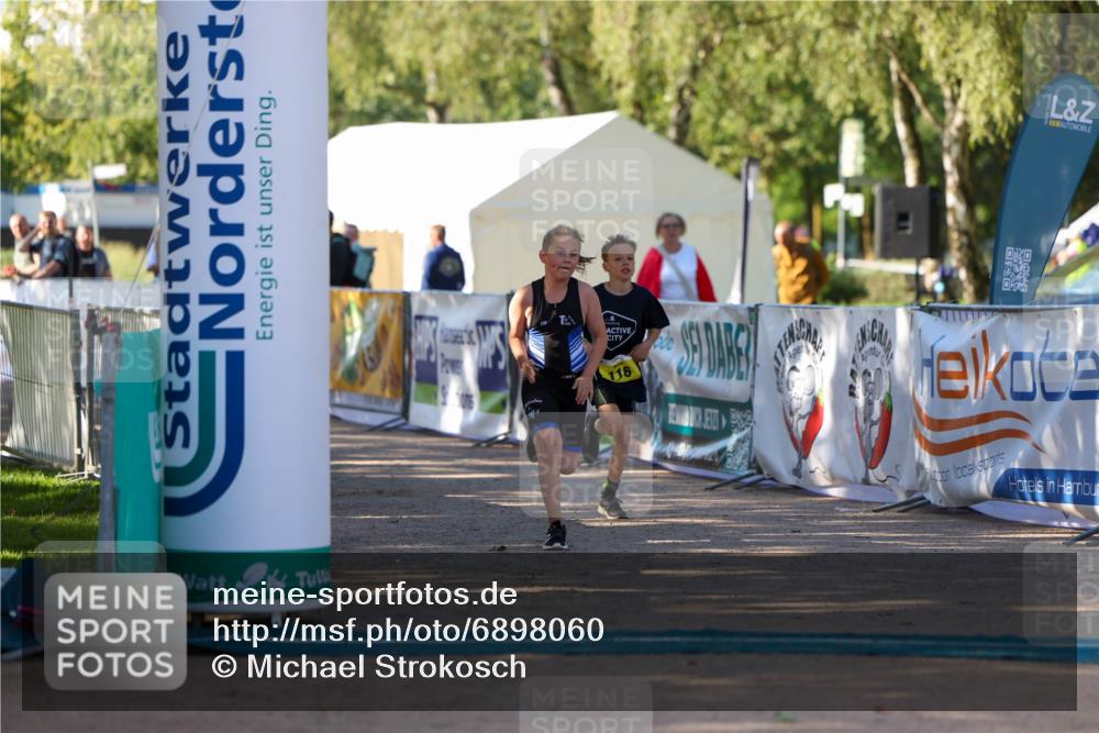 01.09.2024 - 17. Tribühne Triathlon Michael Strokosch http://msf.ph/oto/6898060 01.09.2024 09:55:44 Ziel 116, 122 meine-sportfotos.de