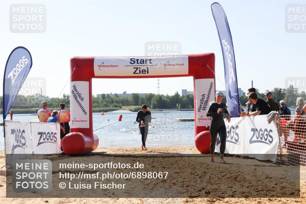 01.09.2024 - 17. Tribühne Triathlon Luisa Fischer http://msf.ph/oto/6898067 01.09.2024 11:43:39 Schwimmen 584, 693 meine-sportfotos.de