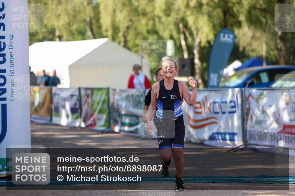 01.09.2024 - 17. Tribühne Triathlon Michael Strokosch http://msf.ph/oto/6898087 01.09.2024 09:55:46 Ziel 116, 122 meine-sportfotos.de