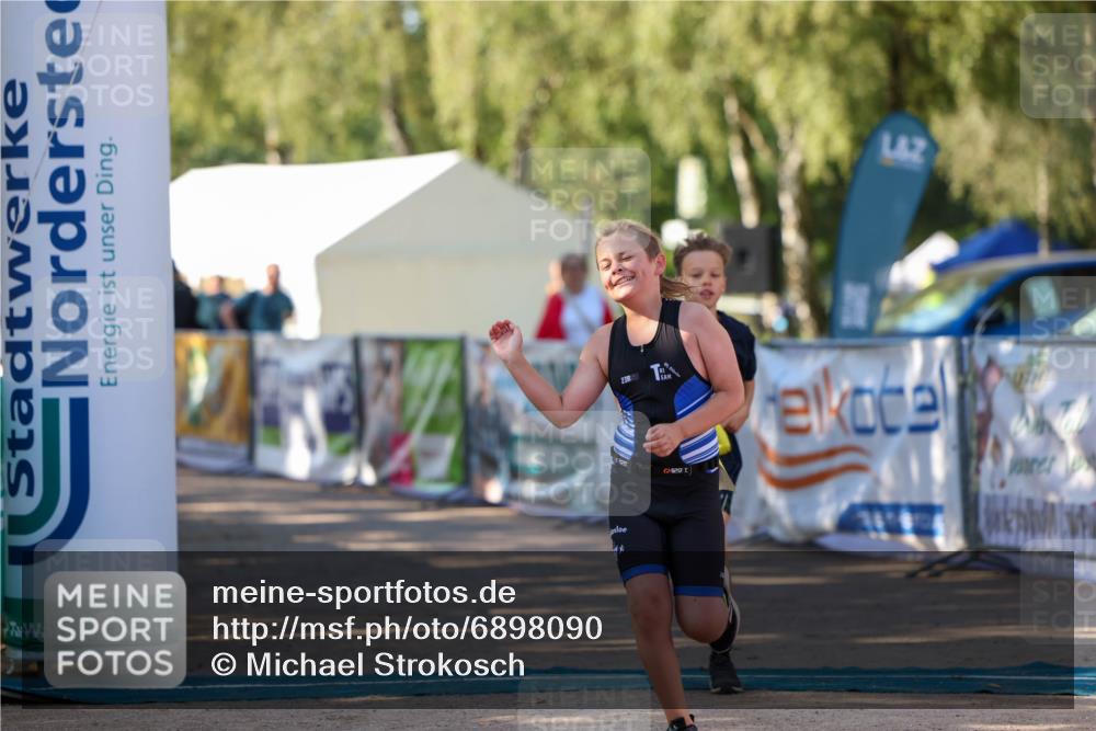 01.09.2024 - 17. Tribühne Triathlon Michael Strokosch http://msf.ph/oto/6898090 01.09.2024 09:55:46 Ziel 116, 122 meine-sportfotos.de