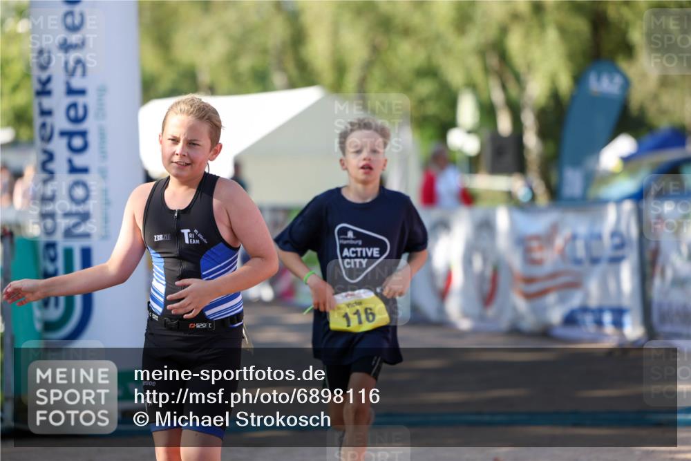 01.09.2024 - 17. Tribühne Triathlon Michael Strokosch http://msf.ph/oto/6898116 01.09.2024 09:55:47 Ziel 116, 122 meine-sportfotos.de