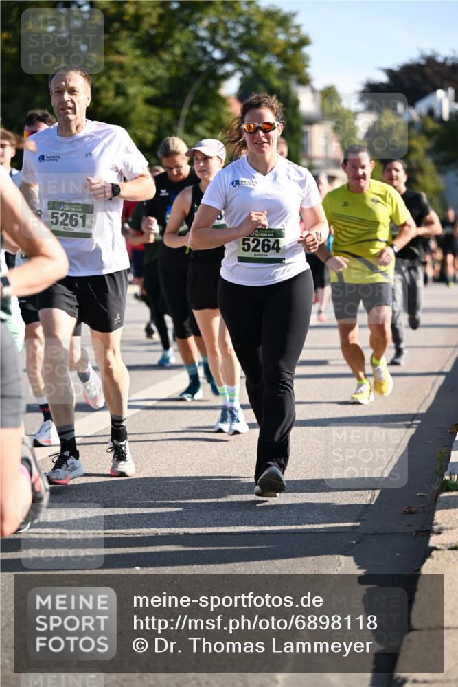 01.09.2024 - BARMER Alsterlauf Dr. Thomas Lammeyer http://msf.ph/oto/6898118 01.09.2024 09:36:15 Laufen 5261, 5264 meine-sportfotos.de