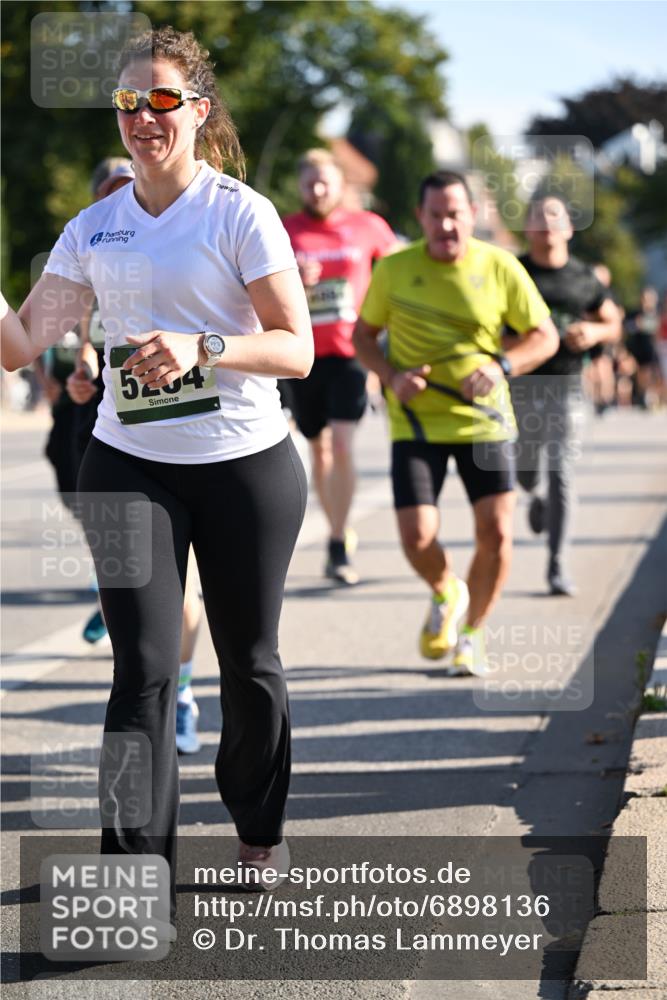 01.09.2024 - BARMER Alsterlauf Dr. Thomas Lammeyer http://msf.ph/oto/6898136 01.09.2024 09:36:16 Laufen 5234 meine-sportfotos.de