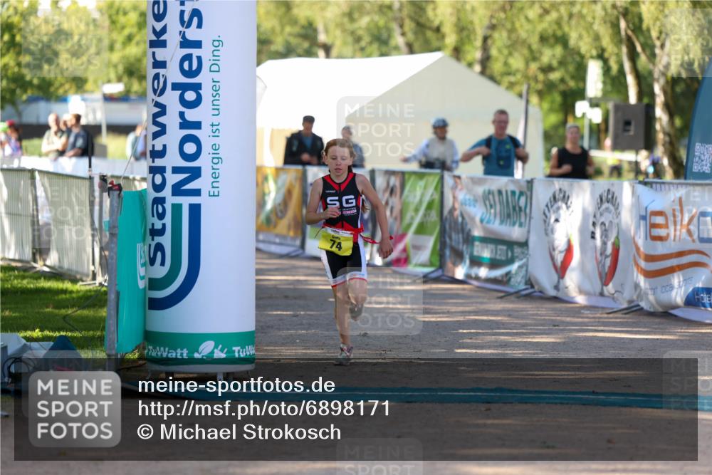 01.09.2024 - 17. Tribühne Triathlon Michael Strokosch http://msf.ph/oto/6898171 01.09.2024 09:55:54 Ziel 74, 95 meine-sportfotos.de