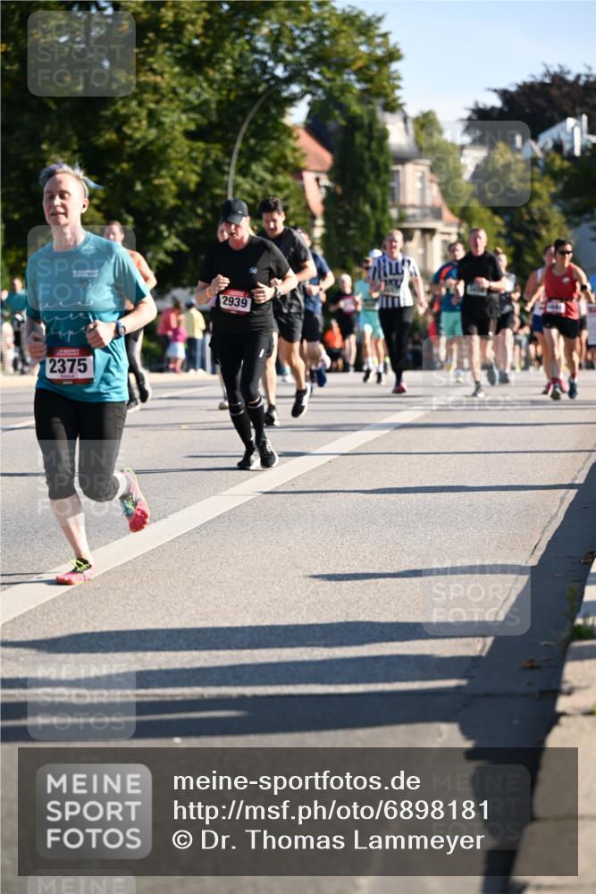 01.09.2024 - BARMER Alsterlauf Dr. Thomas Lammeyer http://msf.ph/oto/6898181 01.09.2024 09:36:19 Laufen 2375, 2939 meine-sportfotos.de
