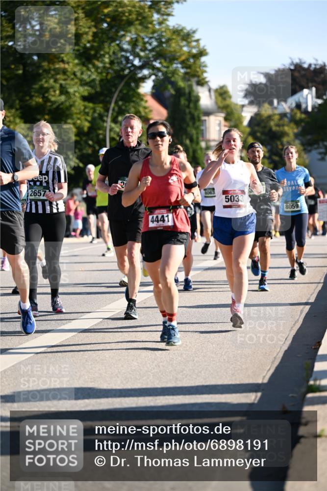 01.09.2024 - BARMER Alsterlauf Dr. Thomas Lammeyer http://msf.ph/oto/6898191 01.09.2024 09:36:24 Laufen 2657, 4441, 1063, 5033, 8059 meine-sportfotos.de