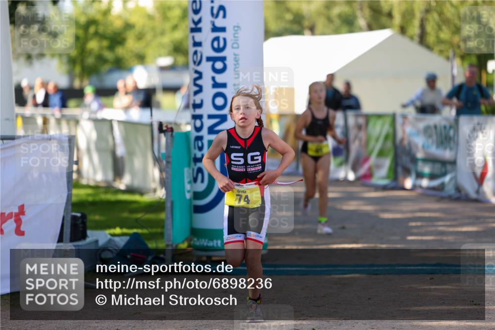 01.09.2024 - 17. Tribühne Triathlon Michael Strokosch http://msf.ph/oto/6898236 01.09.2024 09:55:55 Ziel 74, 95 meine-sportfotos.de