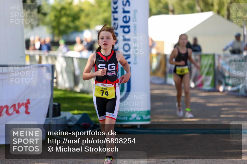 01.09.2024 - 17. Tribühne Triathlon Michael Strokosch http://msf.ph/oto/6898254 01.09.2024 09:55:56 Ziel 74, 95 meine-sportfotos.de