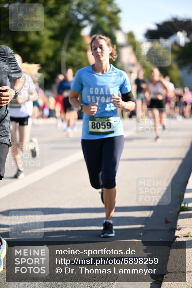 01.09.2024 - BARMER Alsterlauf Dr. Thomas Lammeyer http://msf.ph/oto/6898259 01.09.2024 09:36:28 Laufen 8059 meine-sportfotos.de
