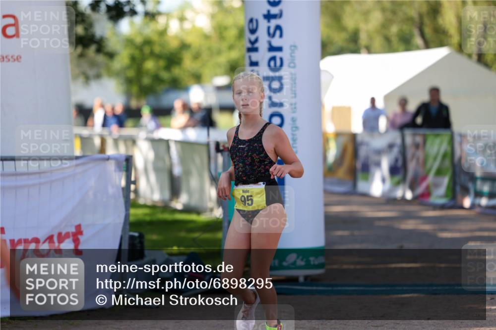 01.09.2024 - 17. Tribühne Triathlon Michael Strokosch http://msf.ph/oto/6898295 01.09.2024 09:55:58 Ziel 74, 95 meine-sportfotos.de