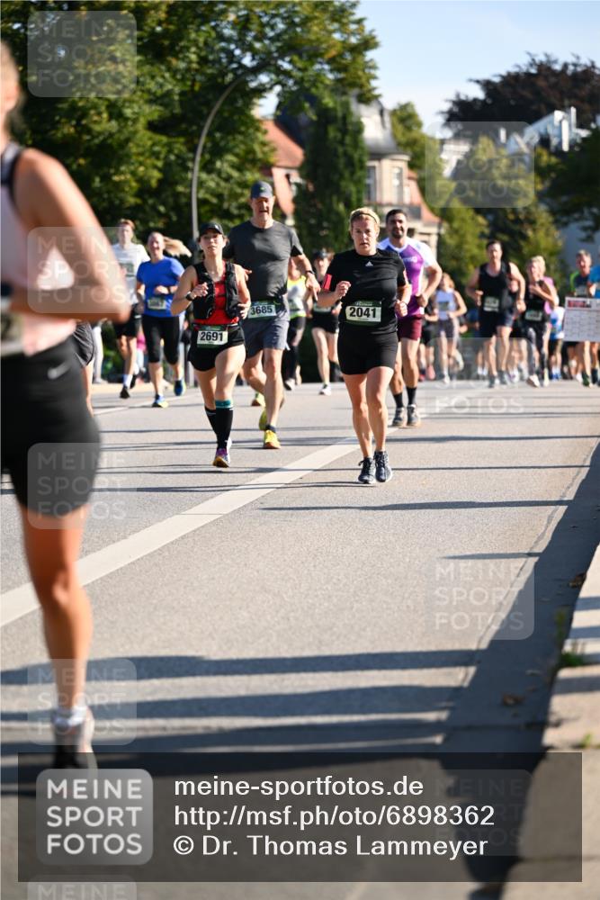 01.09.2024 - BARMER Alsterlauf Dr. Thomas Lammeyer http://msf.ph/oto/6898362 01.09.2024 09:36:32 Laufen 2691, 3685, 2041 meine-sportfotos.de