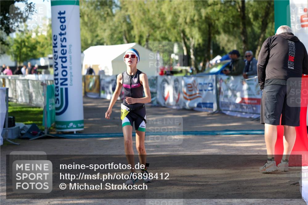 01.09.2024 - 17. Tribühne Triathlon Michael Strokosch http://msf.ph/oto/6898412 01.09.2024 09:59:00 Ziel 101 meine-sportfotos.de