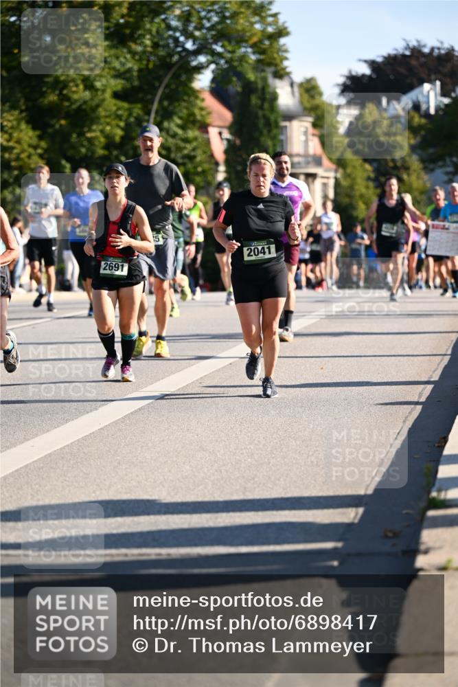 01.09.2024 - BARMER Alsterlauf Dr. Thomas Lammeyer http://msf.ph/oto/6898417 01.09.2024 09:36:33 Laufen 2691, 15, 2041 meine-sportfotos.de
