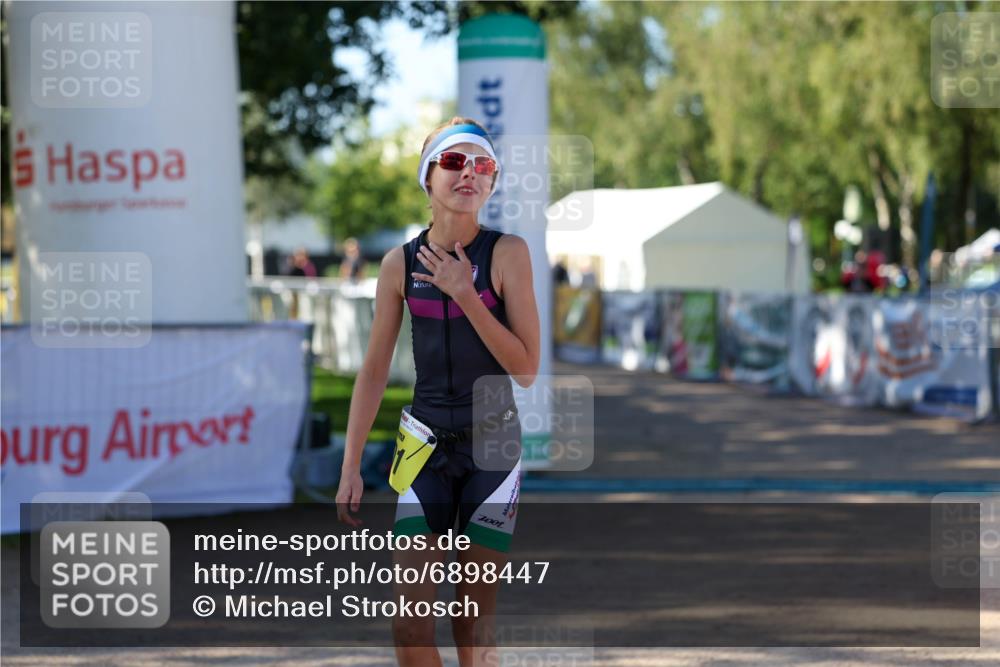 01.09.2024 - 17. Tribühne Triathlon Michael Strokosch http://msf.ph/oto/6898447 01.09.2024 09:59:01 Ziel 101 meine-sportfotos.de