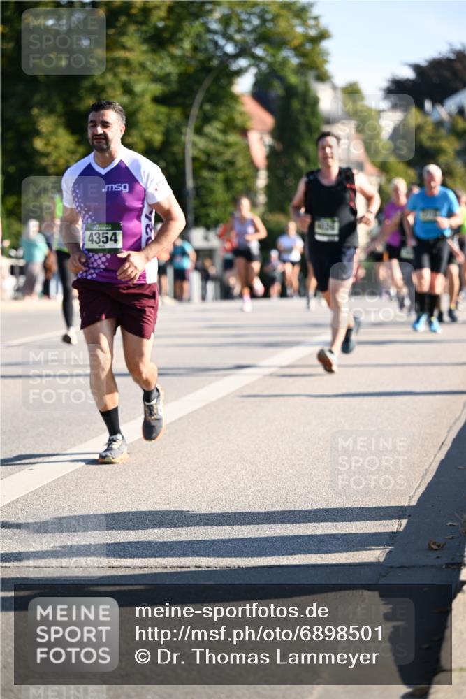 01.09.2024 - BARMER Alsterlauf Dr. Thomas Lammeyer http://msf.ph/oto/6898501 01.09.2024 09:36:37 Laufen 4354 meine-sportfotos.de