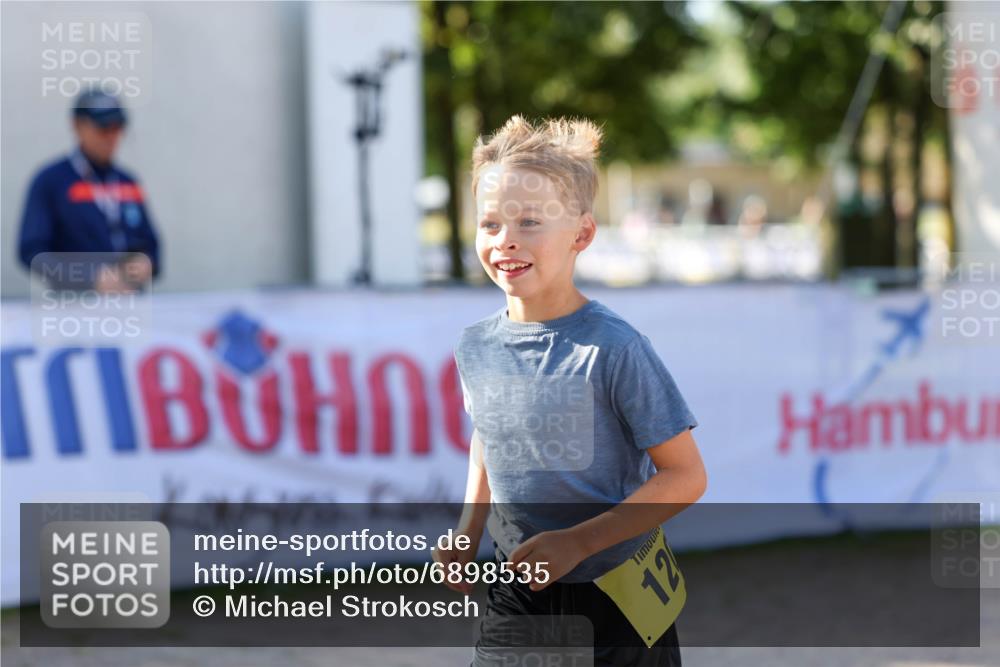 01.09.2024 - 17. Tribühne Triathlon Michael Strokosch http://msf.ph/oto/6898535 01.09.2024 10:01:25 Ziel 120 meine-sportfotos.de