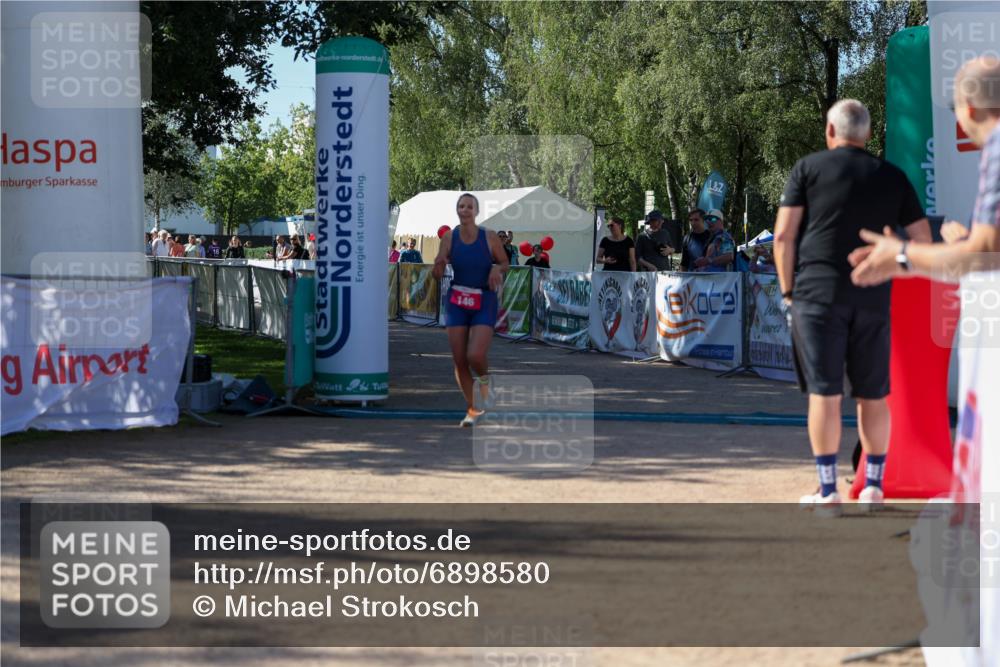 01.09.2024 - 17. Tribühne Triathlon Michael Strokosch http://msf.ph/oto/6898580 01.09.2024 10:43:42 Ziel 146 meine-sportfotos.de