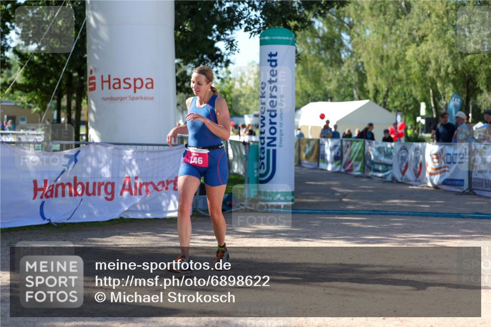 01.09.2024 - 17. Tribühne Triathlon Michael Strokosch http://msf.ph/oto/6898622 01.09.2024 10:43:44 Ziel 146 meine-sportfotos.de