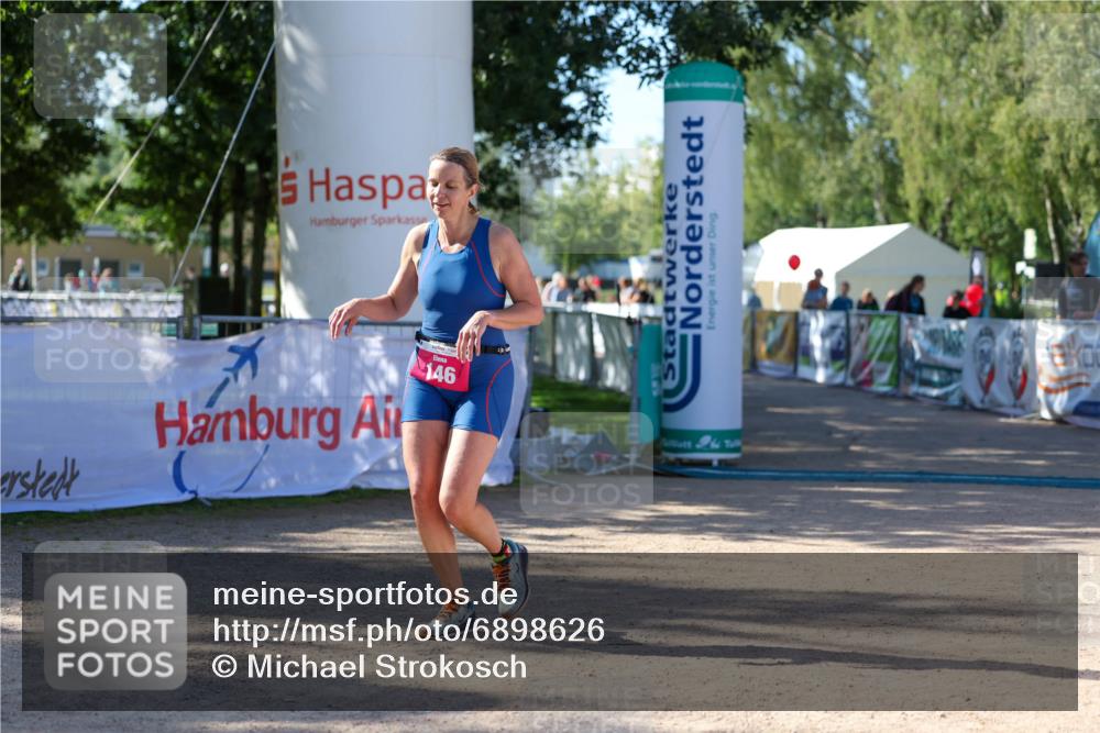 01.09.2024 - 17. Tribühne Triathlon Michael Strokosch http://msf.ph/oto/6898626 01.09.2024 10:43:44 Ziel 146 meine-sportfotos.de