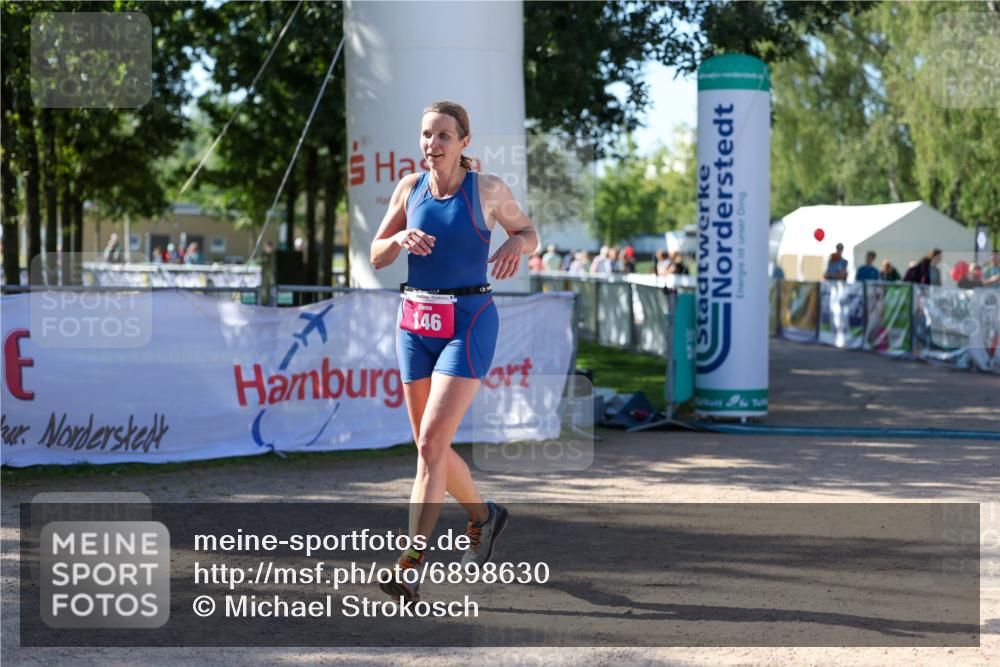 01.09.2024 - 17. Tribühne Triathlon Michael Strokosch http://msf.ph/oto/6898630 01.09.2024 10:43:44 Ziel 146 meine-sportfotos.de
