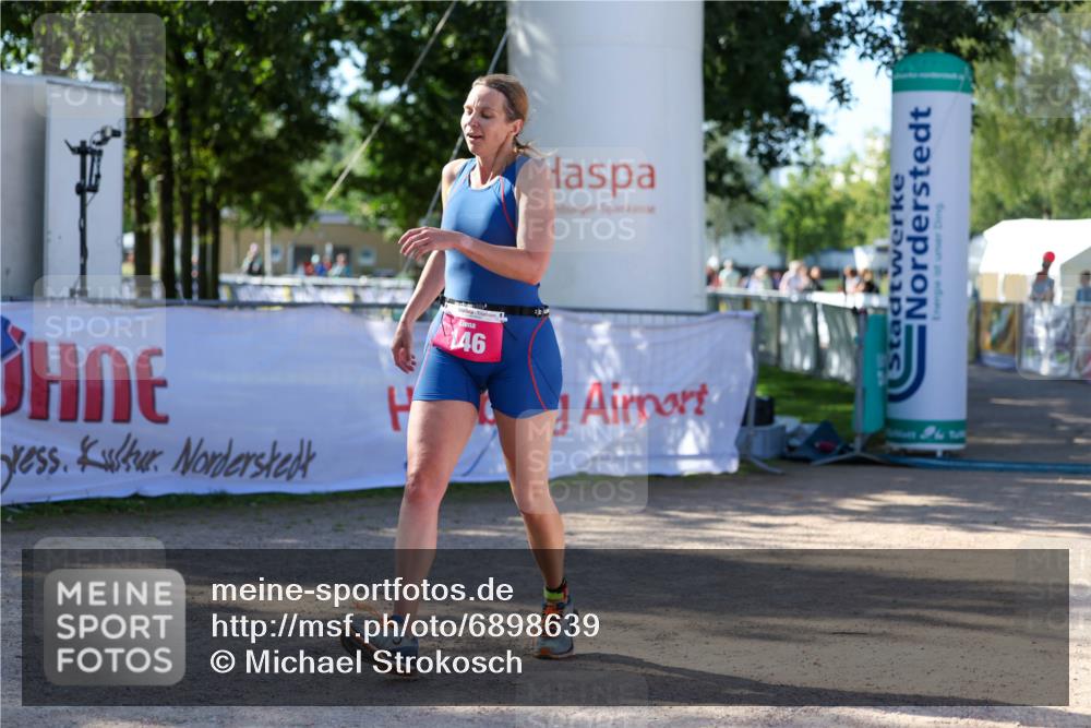 01.09.2024 - 17. Tribühne Triathlon Michael Strokosch http://msf.ph/oto/6898639 01.09.2024 10:43:45 Ziel 146 meine-sportfotos.de
