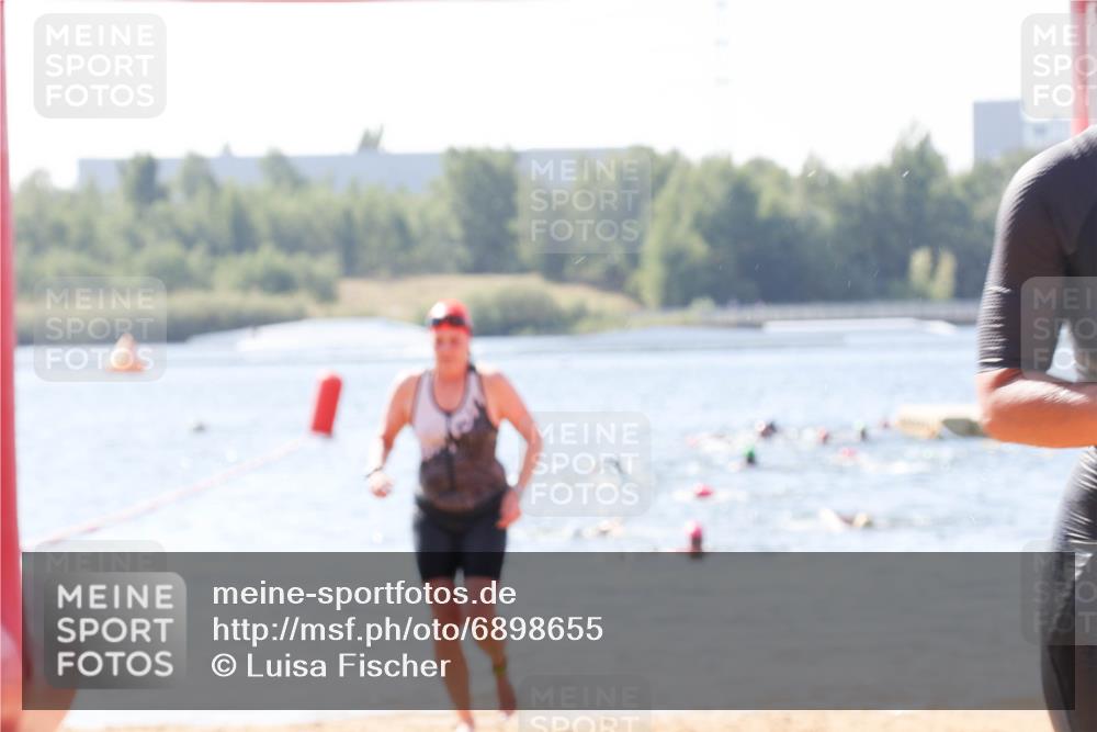 01.09.2024 - 17. Tribühne Triathlon Luisa Fischer http://msf.ph/oto/6898655 01.09.2024 11:44:49 Schwimmen 566, 574, 579 meine-sportfotos.de