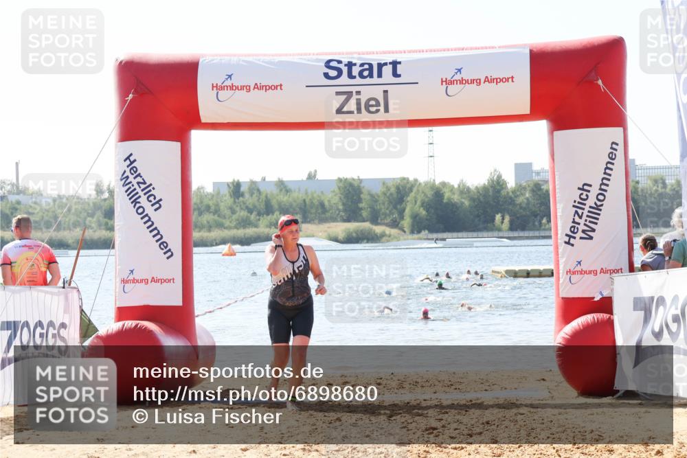 01.09.2024 - 17. Tribühne Triathlon Luisa Fischer http://msf.ph/oto/6898680 01.09.2024 11:44:50 Schwimmen 566, 579 meine-sportfotos.de
