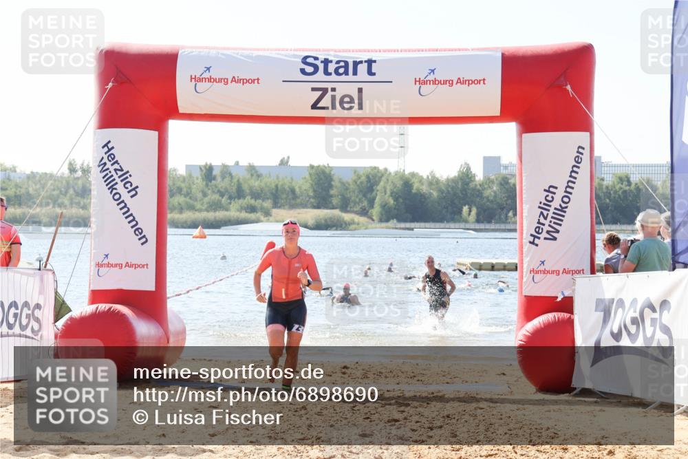 01.09.2024 - 17. Tribühne Triathlon Luisa Fischer http://msf.ph/oto/6898690 01.09.2024 11:45:02 Schwimmen 589, 673, 680 meine-sportfotos.de