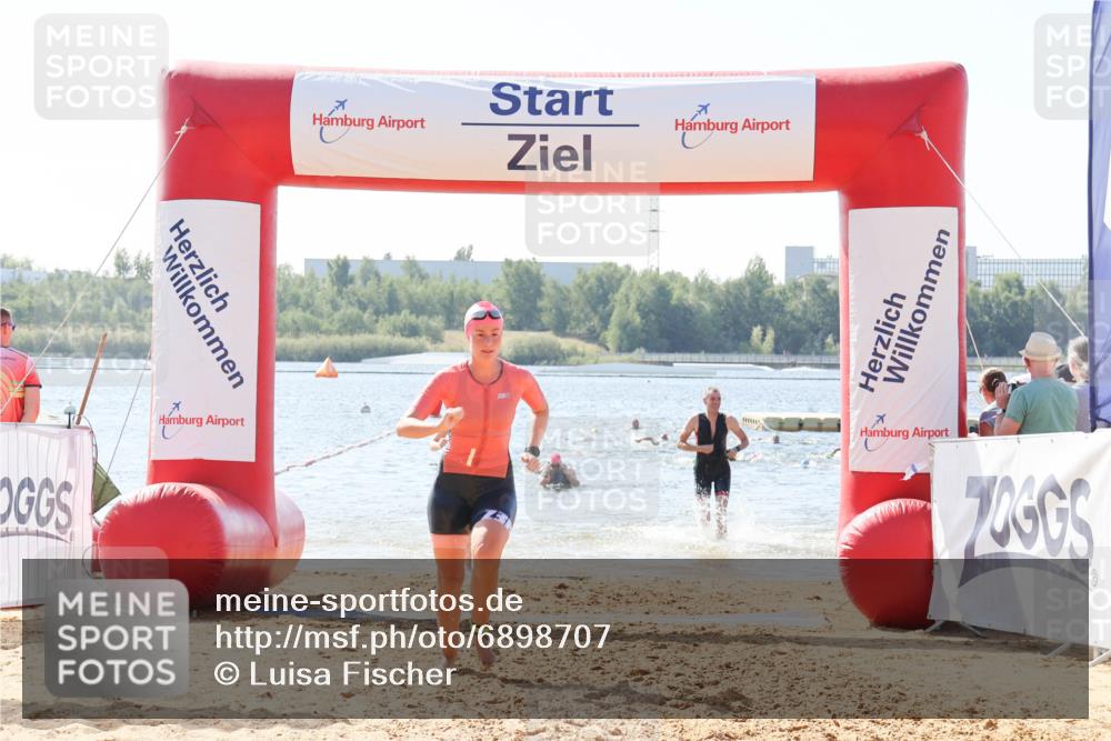 01.09.2024 - 17. Tribühne Triathlon Luisa Fischer http://msf.ph/oto/6898707 01.09.2024 11:45:03 Schwimmen 589, 673, 680 meine-sportfotos.de