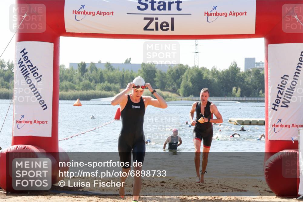 01.09.2024 - 17. Tribühne Triathlon Luisa Fischer http://msf.ph/oto/6898733 01.09.2024 11:45:06 Schwimmen 589, 673, 680 meine-sportfotos.de