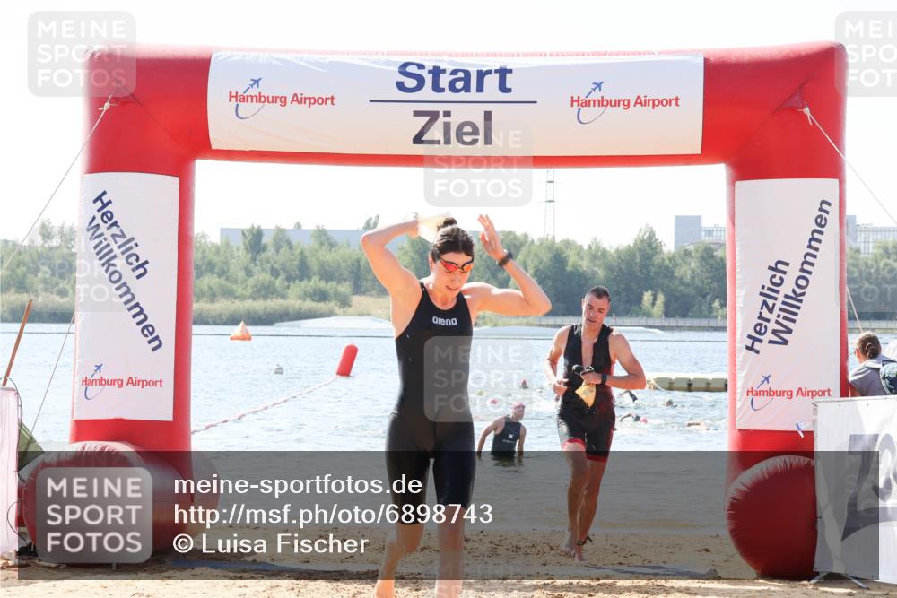 01.09.2024 - 17. Tribühne Triathlon Luisa Fischer http://msf.ph/oto/6898743 01.09.2024 11:45:07 Schwimmen 589, 673, 680 meine-sportfotos.de