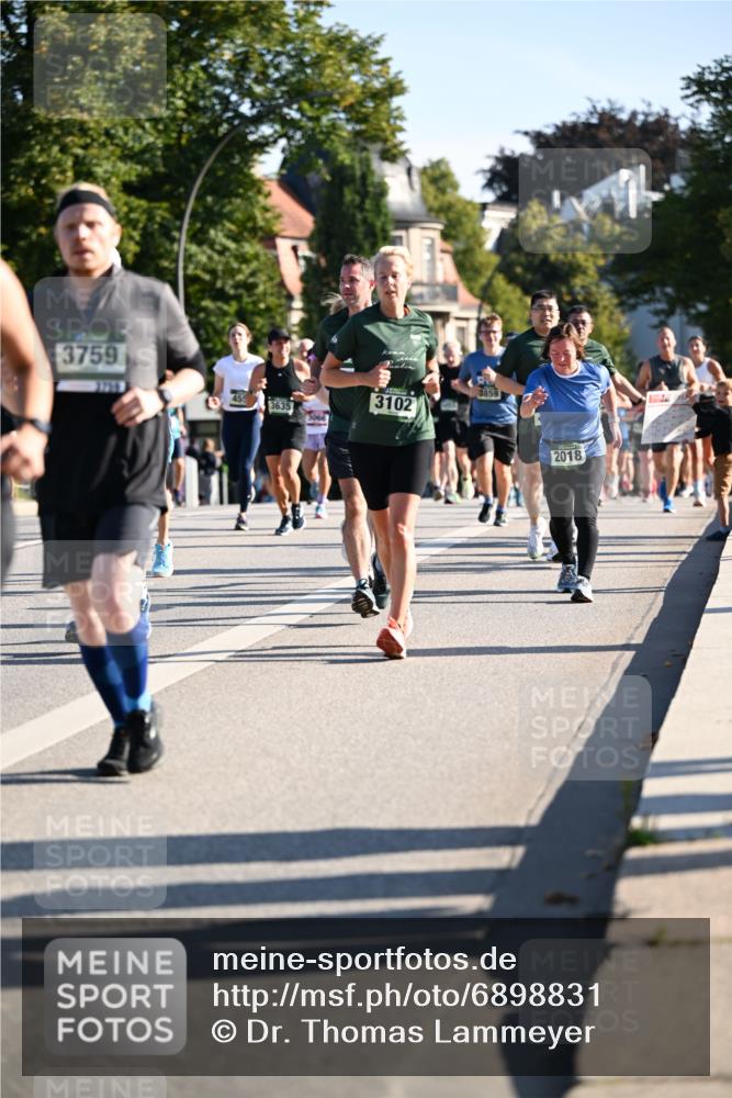01.09.2024 - BARMER Alsterlauf Dr. Thomas Lammeyer http://msf.ph/oto/6898831 01.09.2024 09:36:47 Laufen 3759, 2739, 455, 3635, 3859, 3102, 2018 meine-sportfotos.de