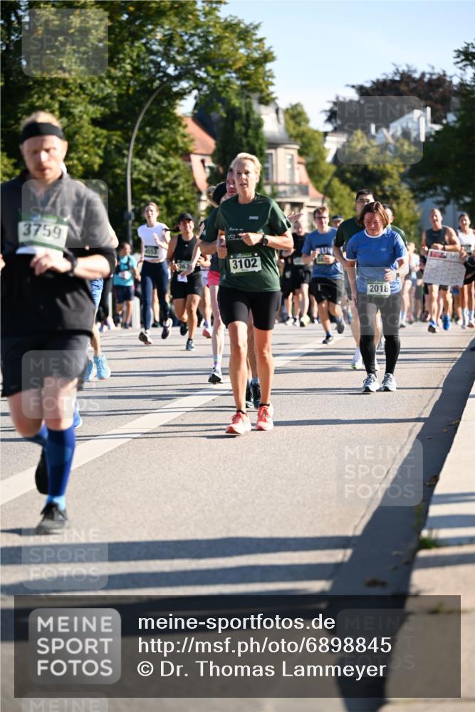 01.09.2024 - BARMER Alsterlauf Dr. Thomas Lammeyer http://msf.ph/oto/6898845 01.09.2024 09:36:47 Laufen 3759, 4553, 363, 3102, 2018 meine-sportfotos.de