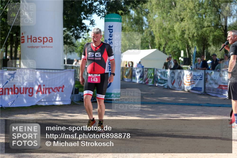 01.09.2024 - 17. Tribühne Triathlon Michael Strokosch http://msf.ph/oto/6898878 01.09.2024 10:46:55 Ziel 143 meine-sportfotos.de