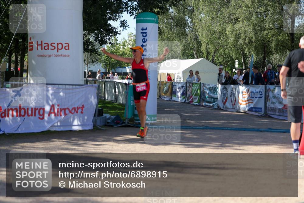 01.09.2024 - 17. Tribühne Triathlon Michael Strokosch http://msf.ph/oto/6898915 01.09.2024 10:47:59 Ziel 1070 meine-sportfotos.de