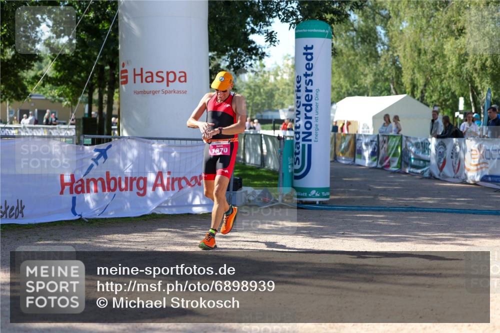 01.09.2024 - 17. Tribühne Triathlon Michael Strokosch http://msf.ph/oto/6898939 01.09.2024 10:48:00 Ziel 1070 meine-sportfotos.de