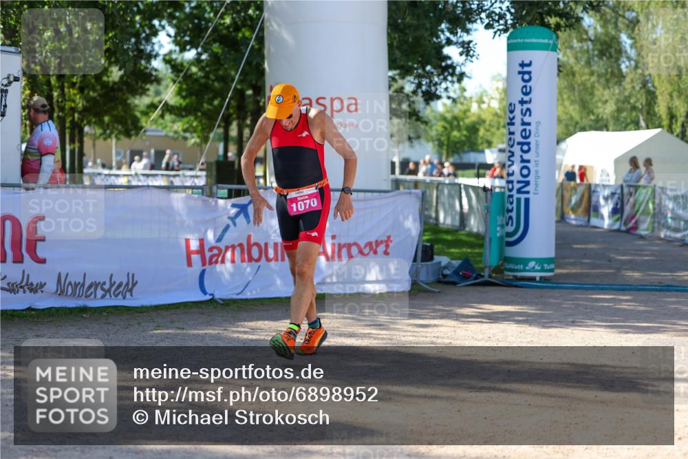 01.09.2024 - 17. Tribühne Triathlon Michael Strokosch http://msf.ph/oto/6898952 01.09.2024 10:48:01 Ziel 1070 meine-sportfotos.de