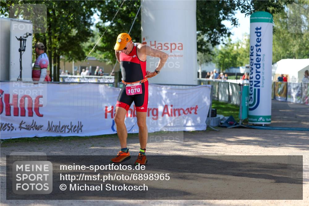 01.09.2024 - 17. Tribühne Triathlon Michael Strokosch http://msf.ph/oto/6898965 01.09.2024 10:48:02 Ziel 1070 meine-sportfotos.de