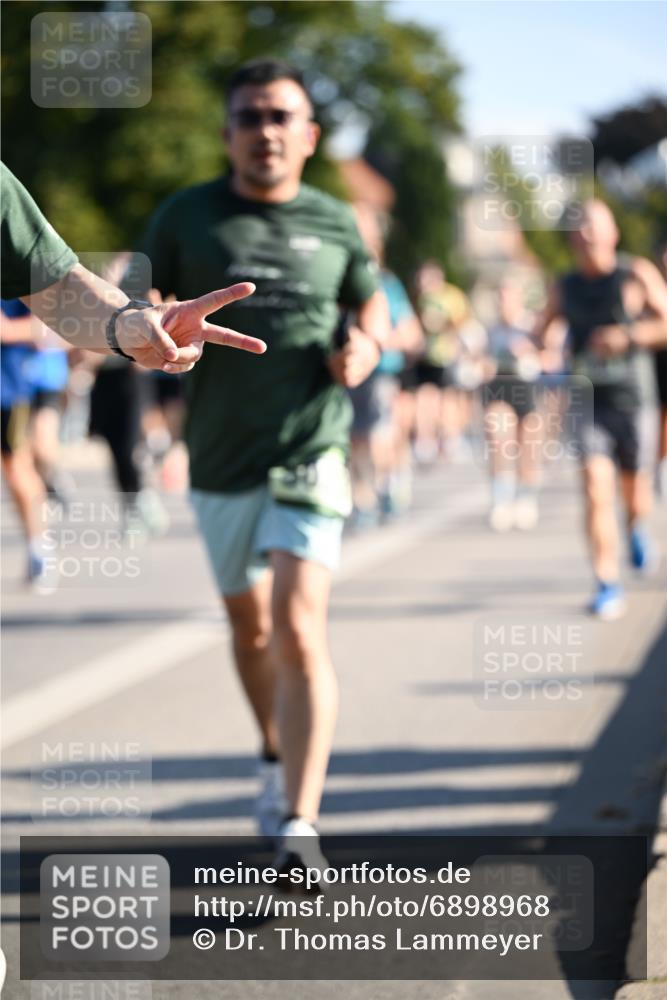 01.09.2024 - BARMER Alsterlauf Dr. Thomas Lammeyer http://msf.ph/oto/6898968 01.09.2024 09:36:53 Laufen  meine-sportfotos.de
